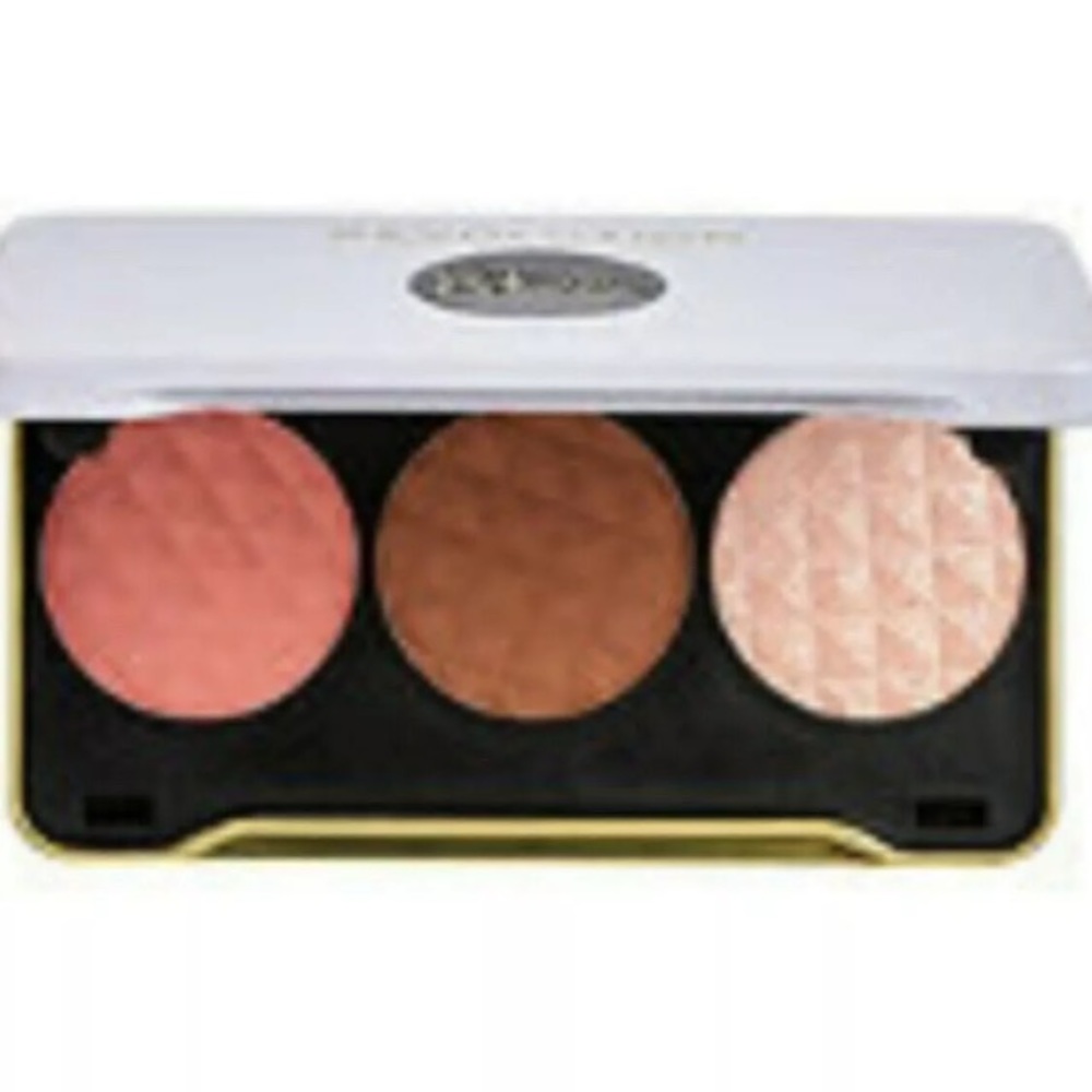 Makeup Revolution X Patricia Bright Face Pallette